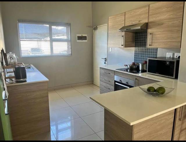 2 BEDROOM PROPERTY TO RENT IN MIDRIDGE PARK